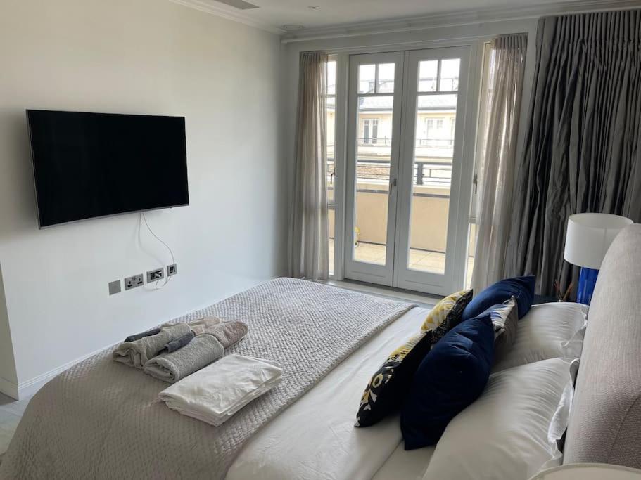 Large Luxury Penthouse With Free Parking Garage Londen