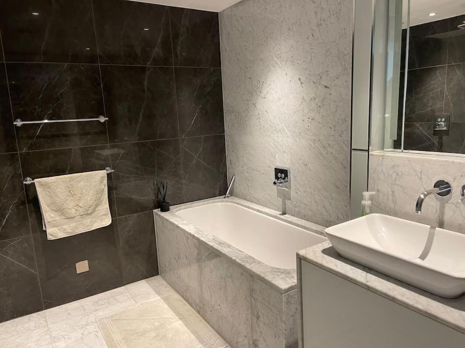 Appartement Large Luxury Penthouse With Free Parking Garage *