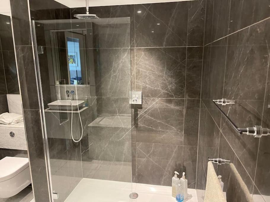 Large Luxury Penthouse With Free Parking Garage Appartement *